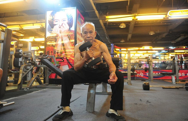 94歲健身爺爺爆紅！他還在運動，你有什么理由偷懶