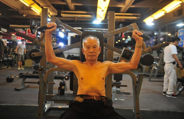 94歲健身爺爺爆紅！他還在運動，你有什么理由偷懶